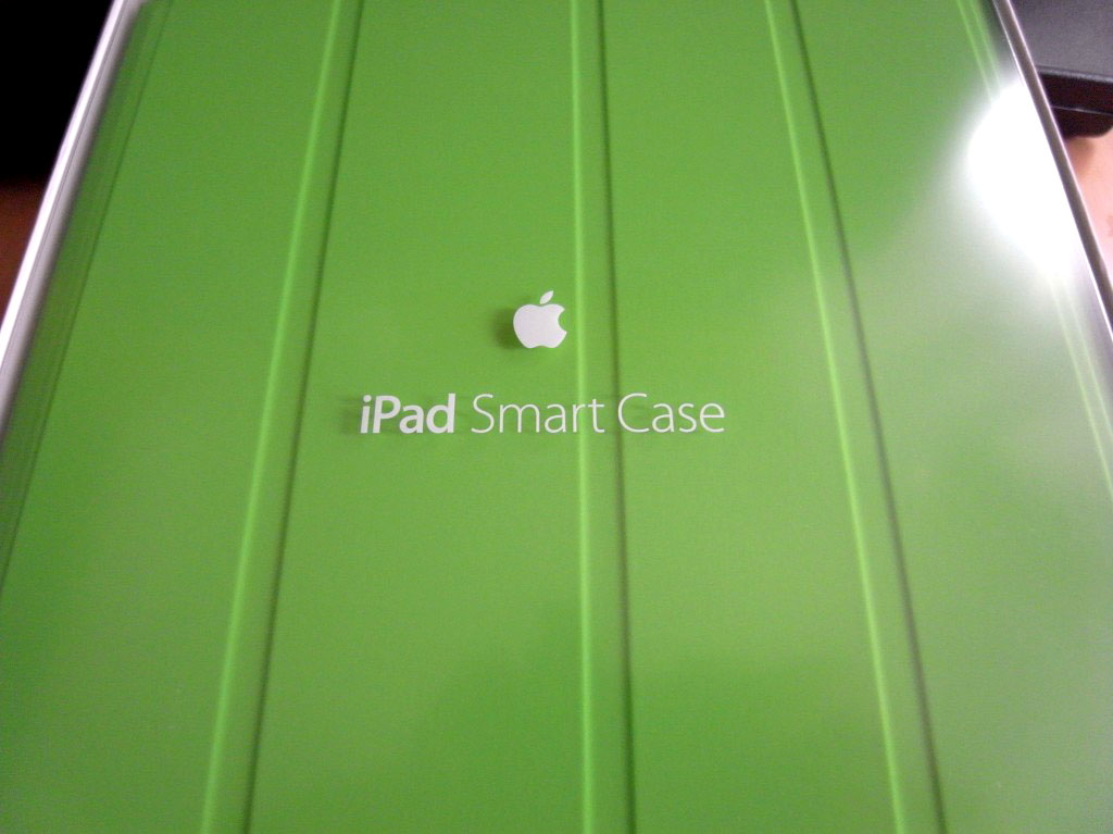 新しく出たiPad Smart Caseを装着
