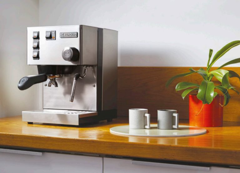 エスプレッソマシン”Rancilio Silvia”の清掃手順と道具を調べよう。